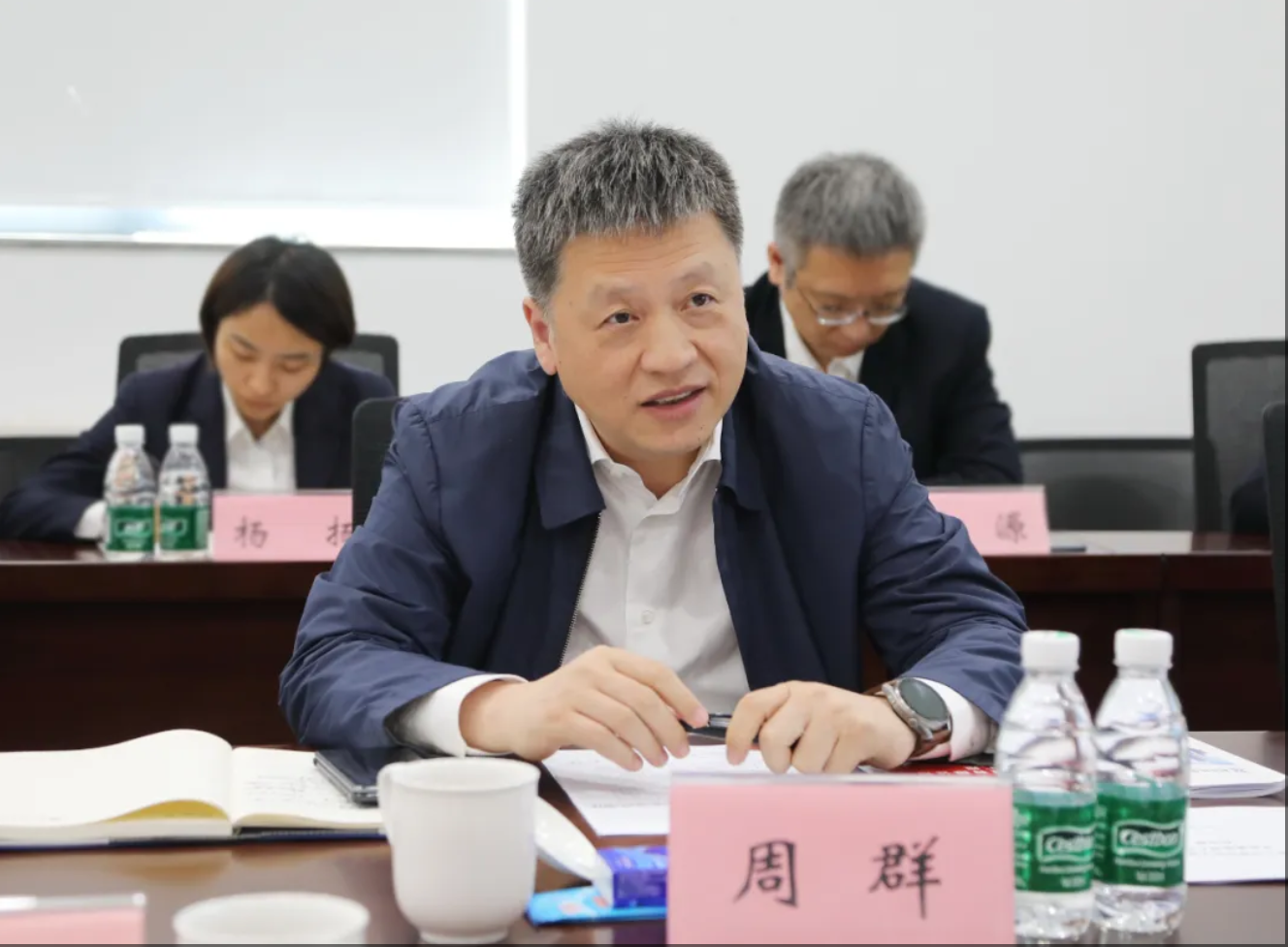 周群到际华投资公司调研